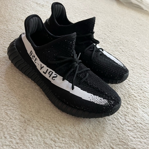 Men Yeezy black sneakers - Picture 3 of 8